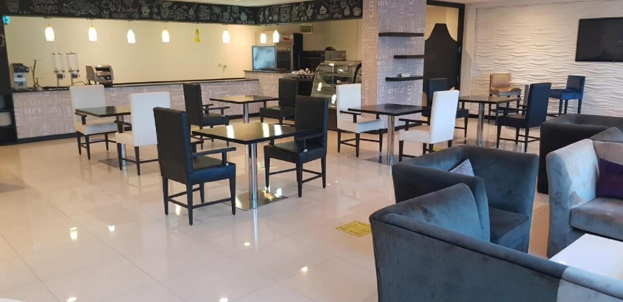 Tulip Hotel & Suites Manamah Buitenkant foto