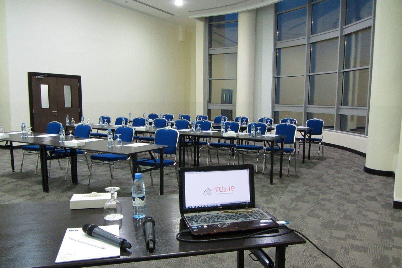 Tulip Hotel & Suites Manamah Buitenkant foto